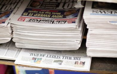 New York Post em uma banca de jornais