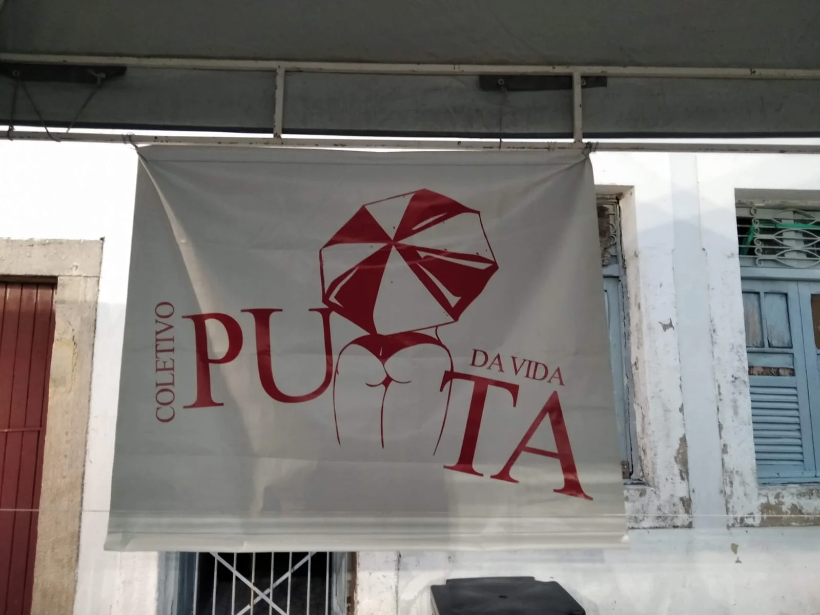 Bandeira do Coletivo Puta da Vida