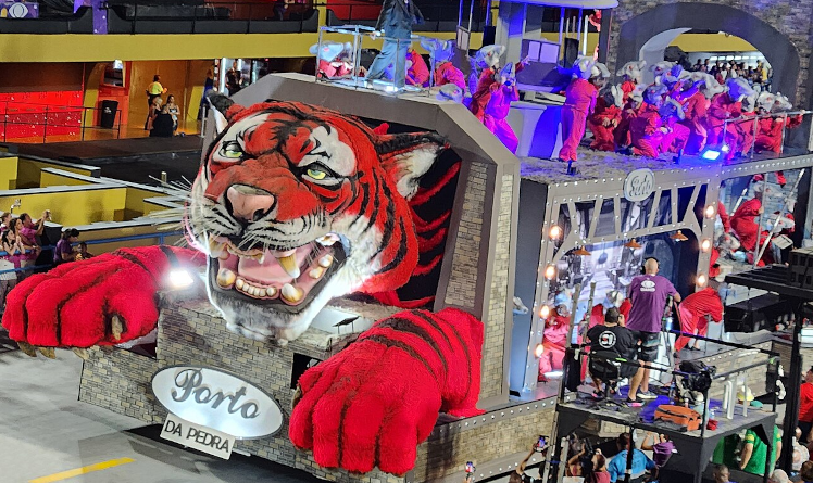 Tigresa que mata um leão por dia